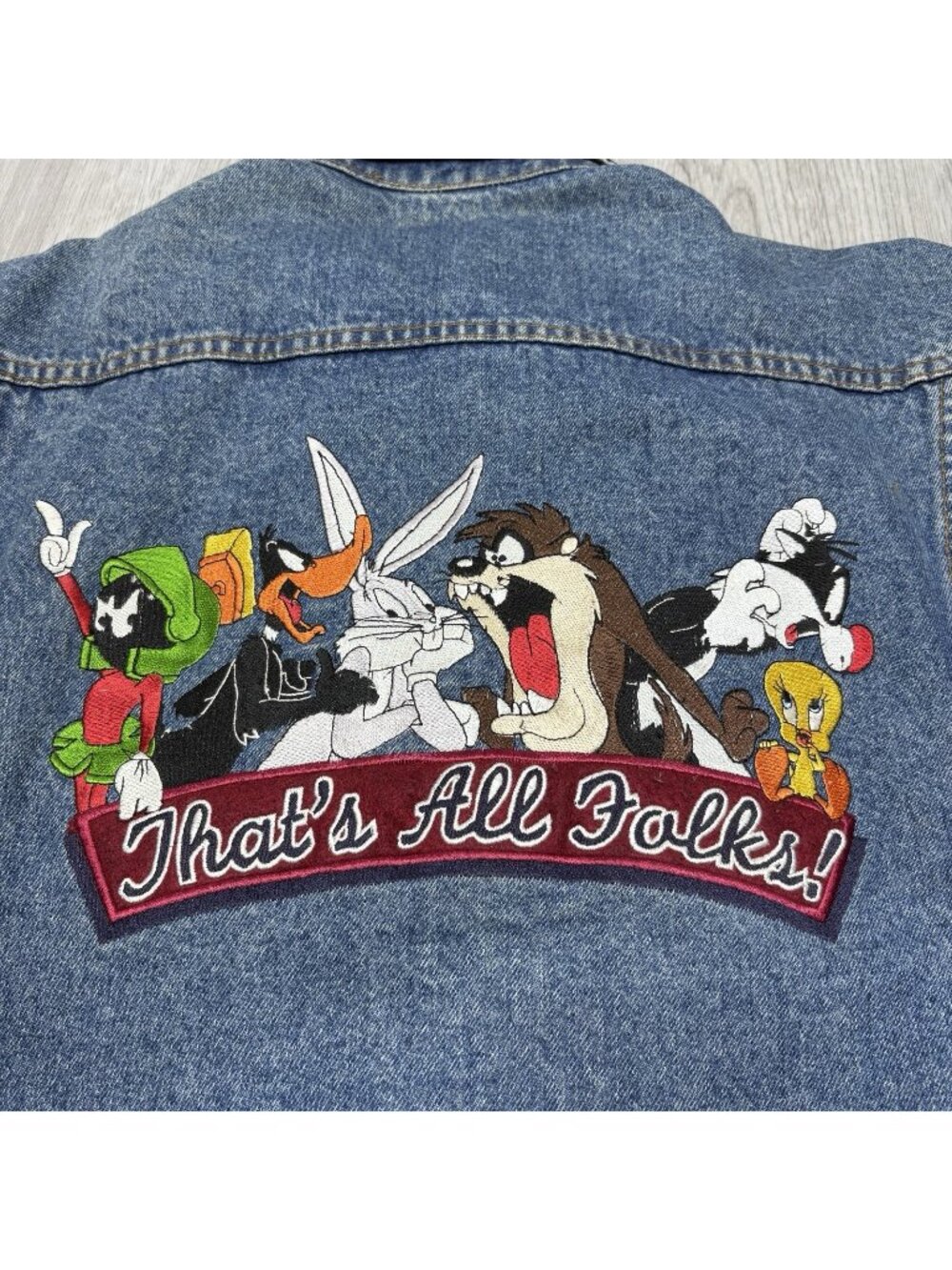 VTG 90s Warner Brothers Looney Tunes Thats All Folks Embroidered Denim Jacket S